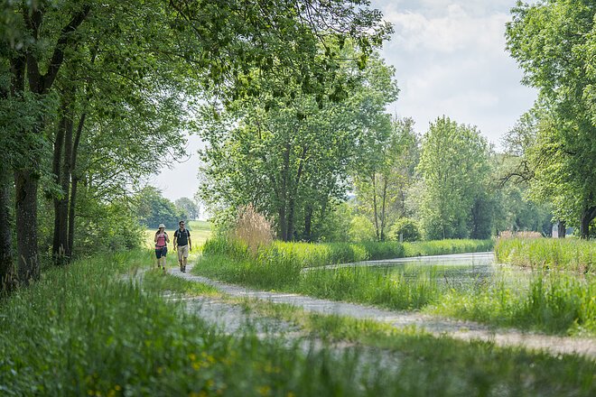 Wanderer am Ludwig-Donau-Main-Kanal