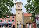 Das Donautor ist ein historisches Tor, das Teil der Stadtbefestigung war, durch das man in die Innenstadt gelangt.